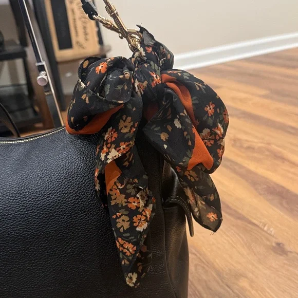 Coach “Pennie” Black Pebbled Leather Shoulder Bag (with Hang Tag & Twilly)(EUC) - Picture 5 of 17